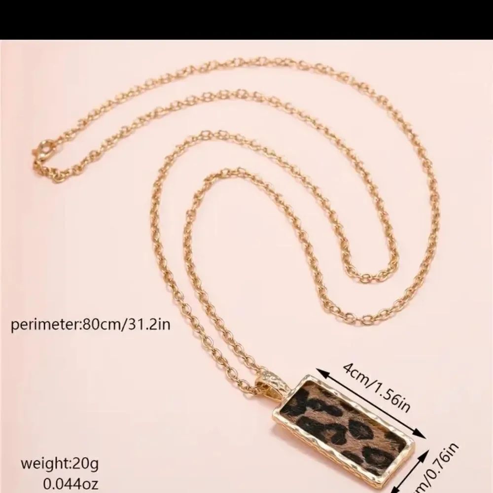 Leopard Rectangle Necklace - Picture 2 of 5